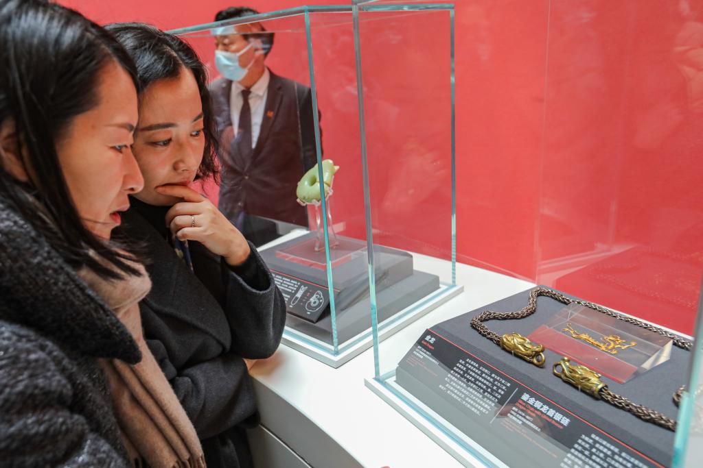 上海博物館新展“春光龍融”開幕